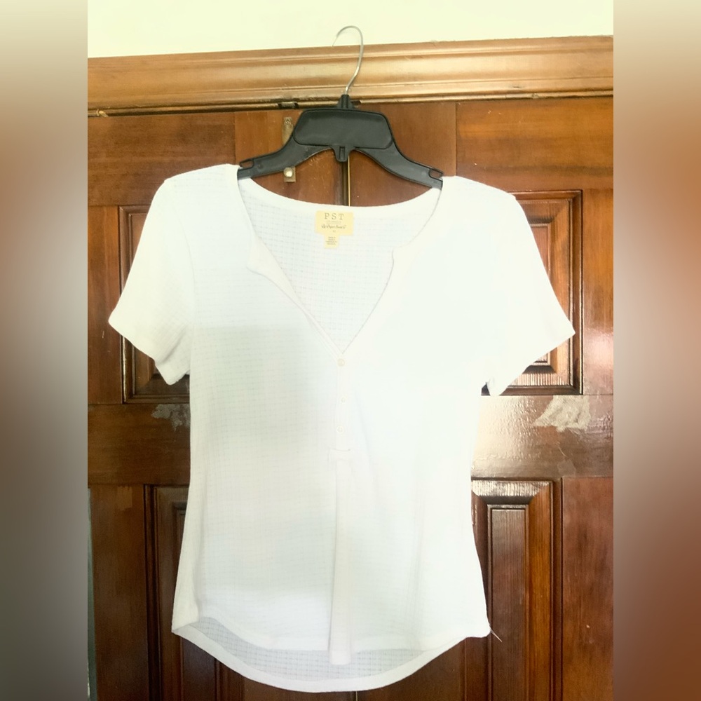 PST Los Angeles Women's Elegant White Short Sleeve Top